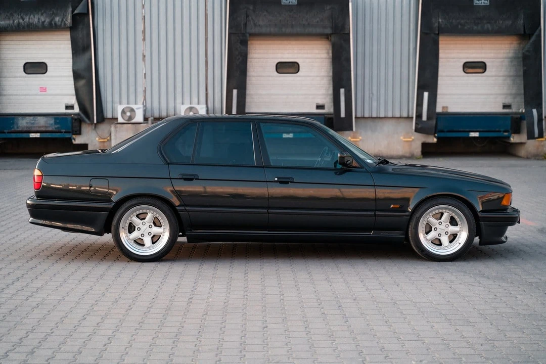 1991 BMW E32 7 Series - Image 10 of 30