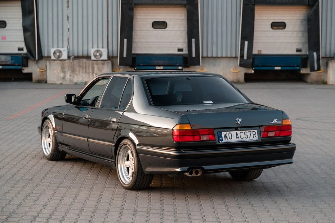 1991 BMW E32 7 Series - Image 8 of 30