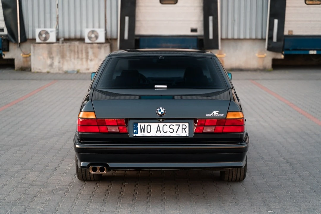 1991 BMW E32 7 Series - Image 7 of 30