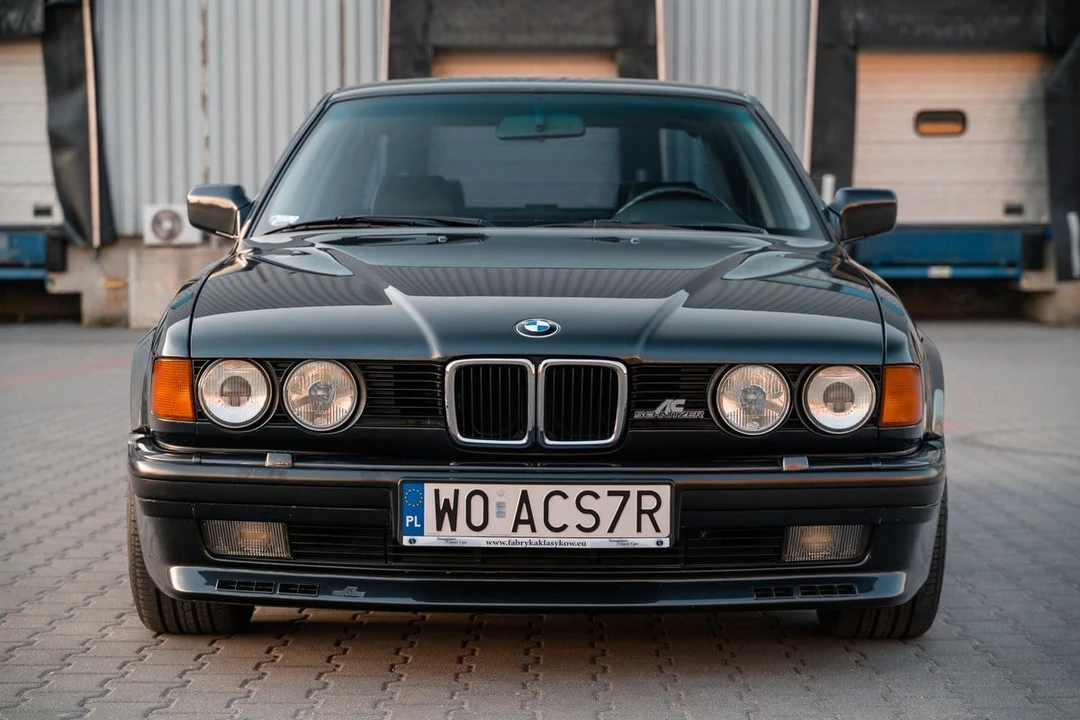 1991 BMW E32 7 Series - Image 2 of 30