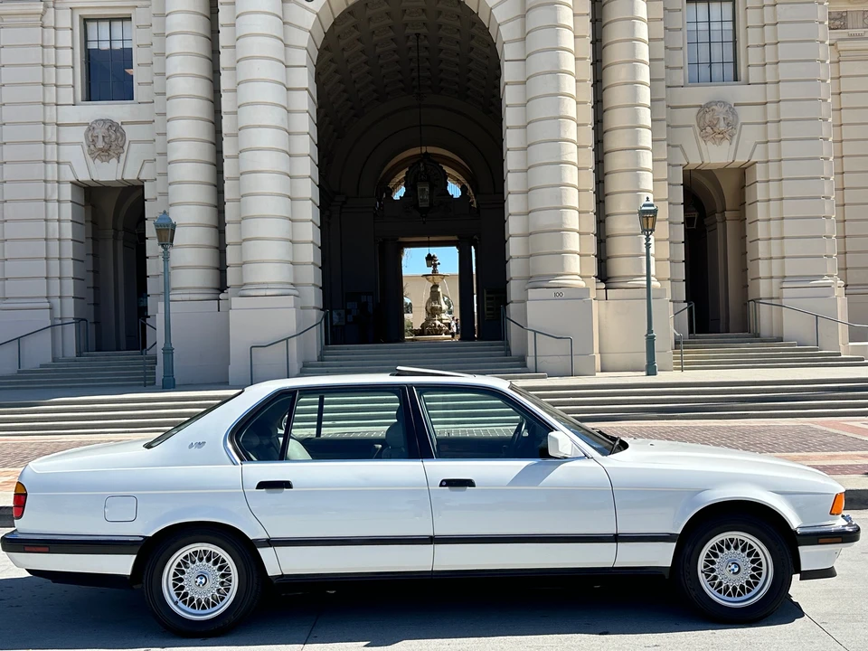1991 BMW E32 7 Series - Image 8 of 31