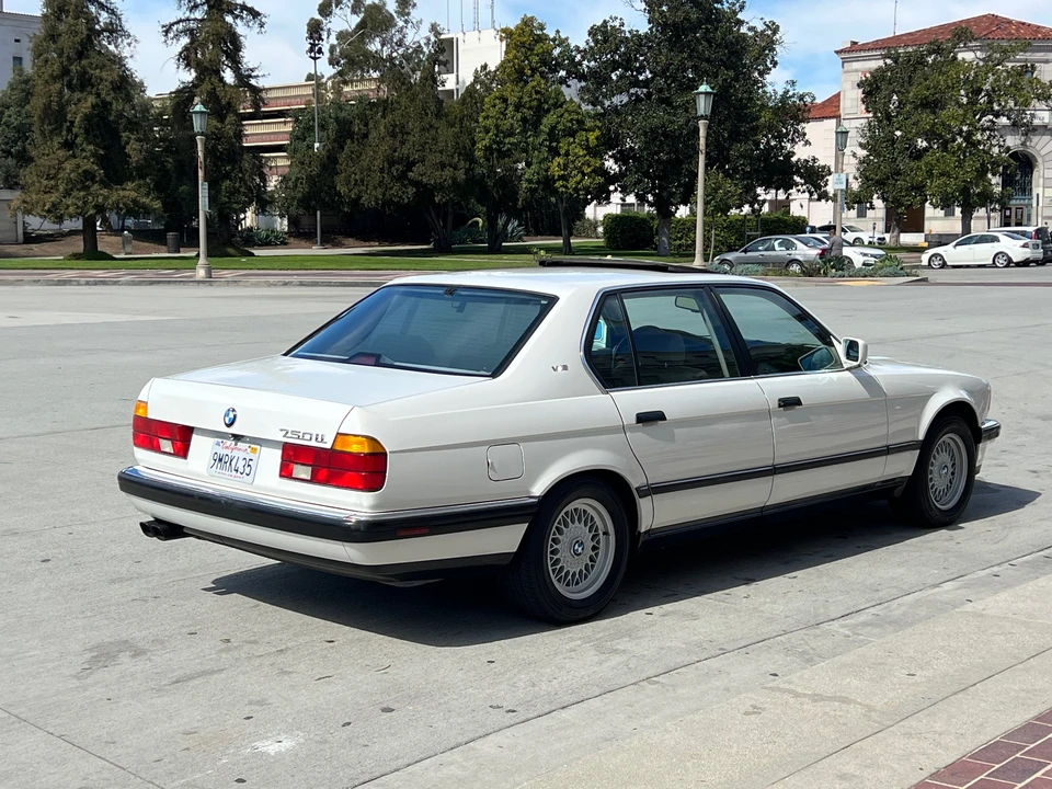 1991 BMW E32 7 Series - Image 11 of 31