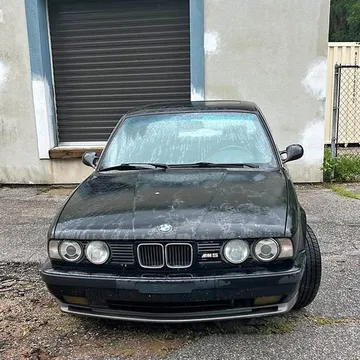 1991 BMW M5 Sedan