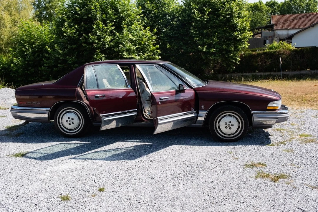 1991 Buick Park Avenue - Image 8 of 30