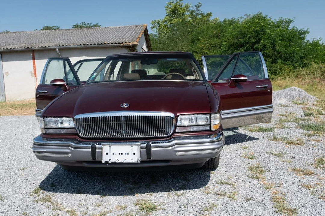 1991 Buick Park Avenue - Image 10 of 30