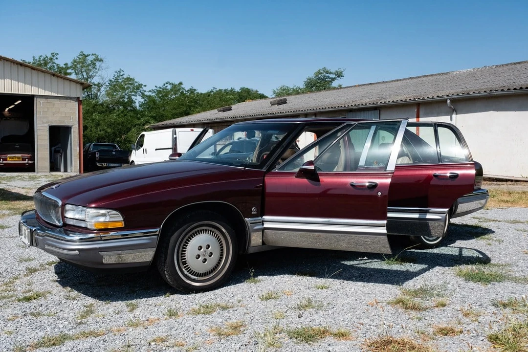 1991 Buick Park Avenue - Image 11 of 30