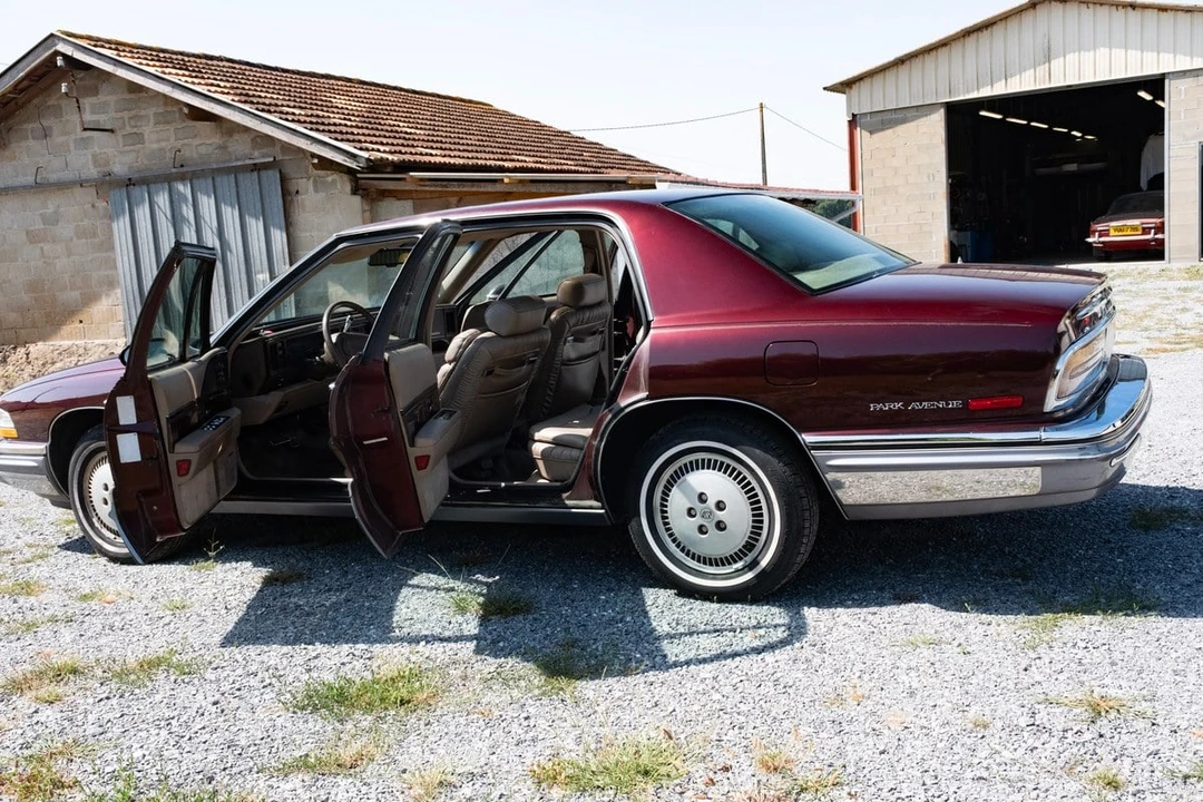 1991 Buick Park Avenue - Image 12 of 30