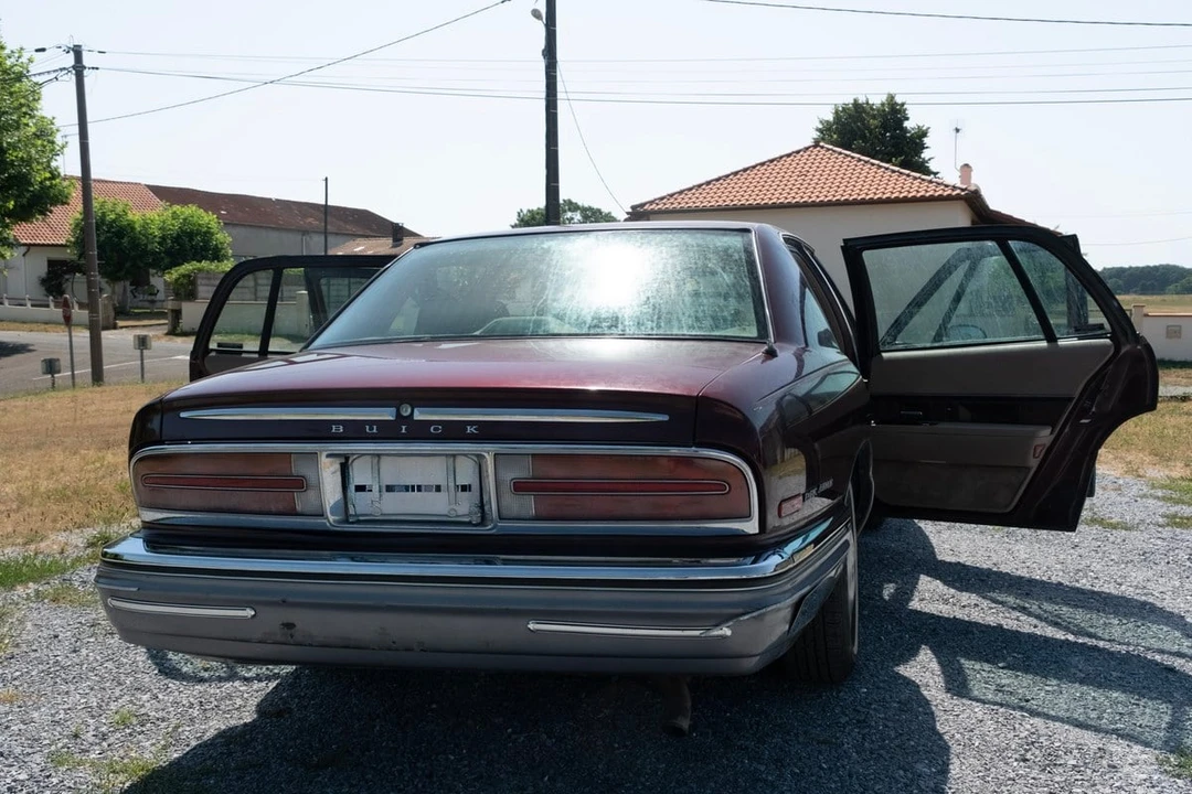 1991 Buick Park Avenue - Image 13 of 30