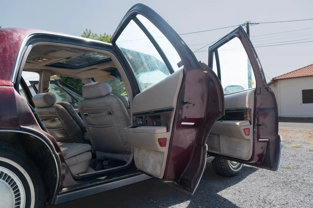 1991 Buick Park Avenue - Image 21 of 30