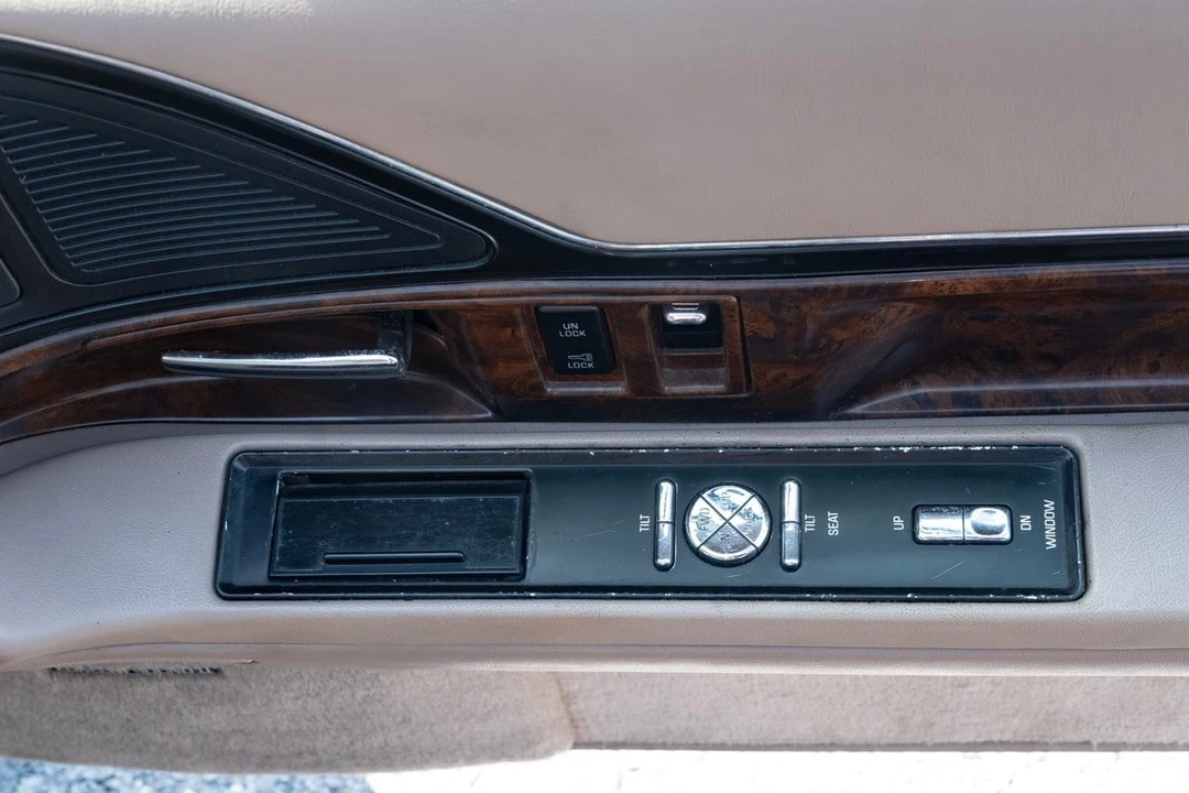 1991 Buick Park Avenue - Image 25 of 30