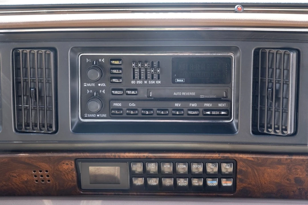 1991 Buick Park Avenue - Image 26 of 30