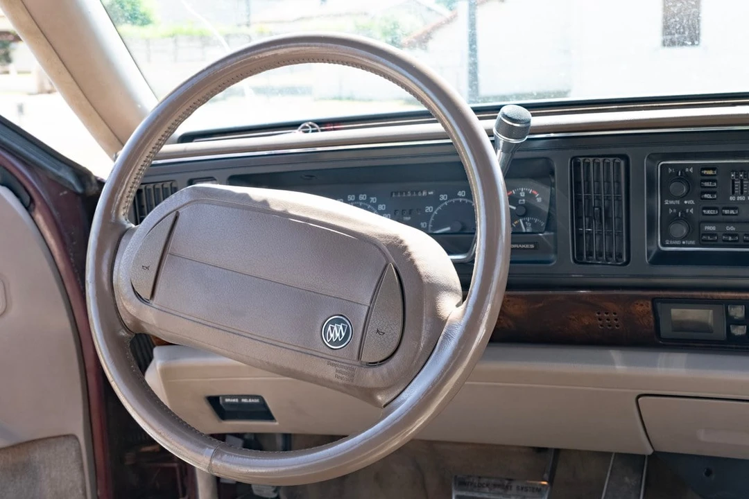 1991 Buick Park Avenue - Image 27 of 30