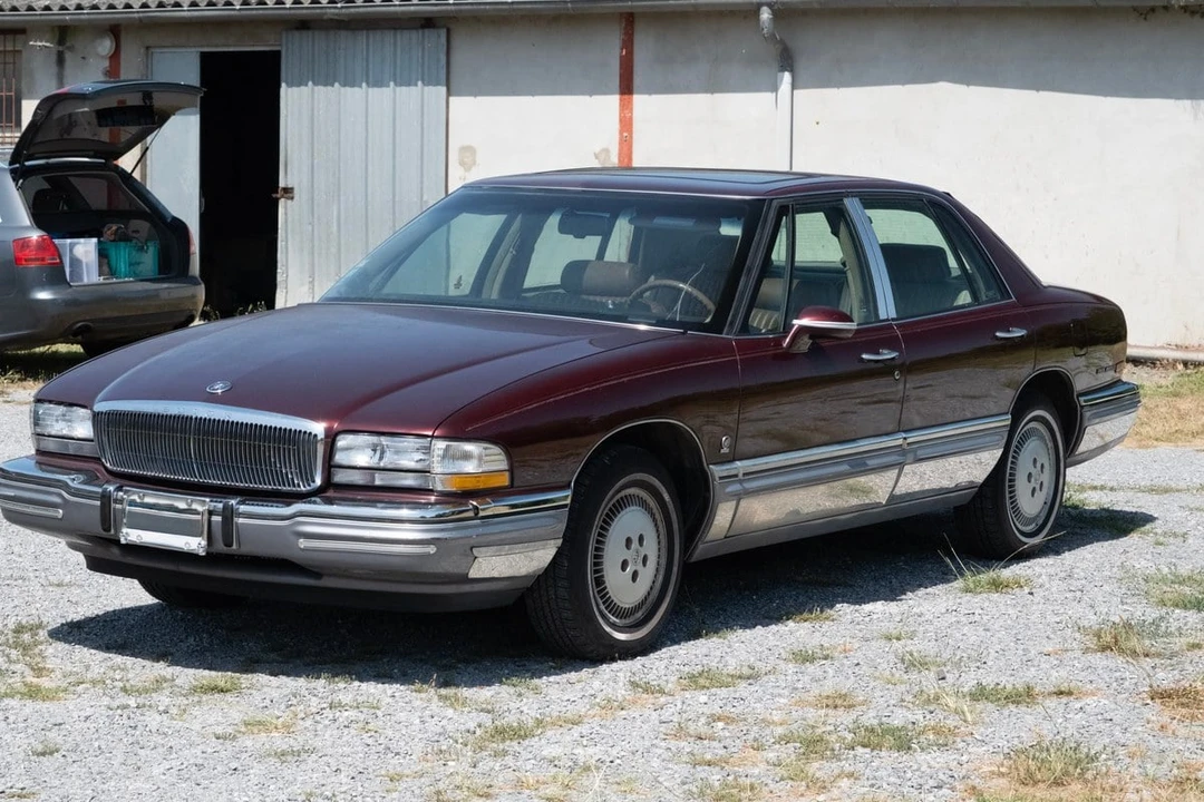 1991 Buick Park Avenue - Image 2 of 30