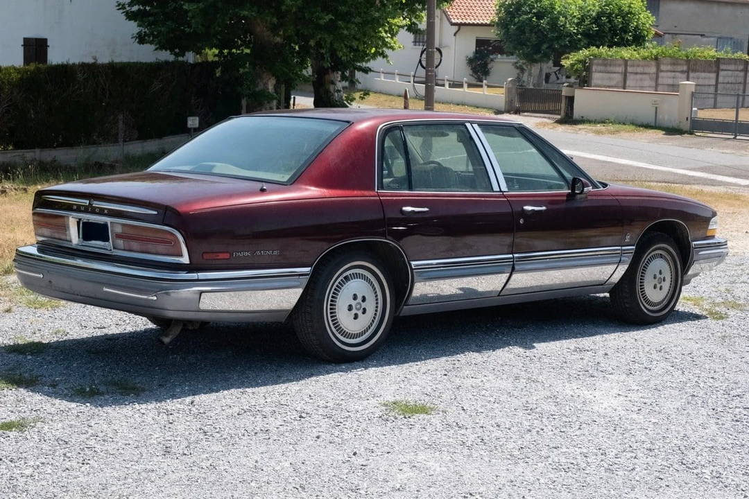 1991 Buick Park Avenue - Image 7 of 30