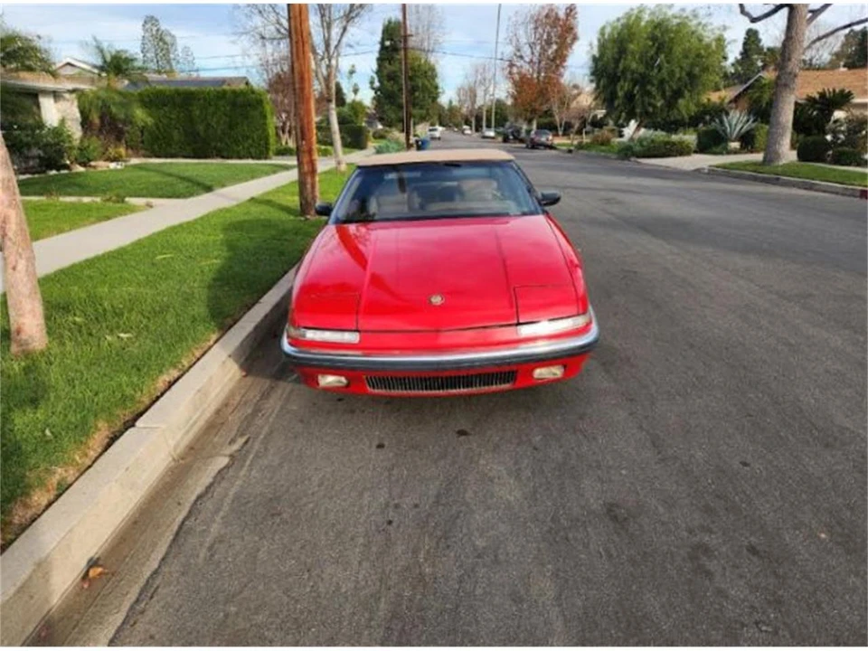 1991 Buick Reatta - Image 5 of 8
