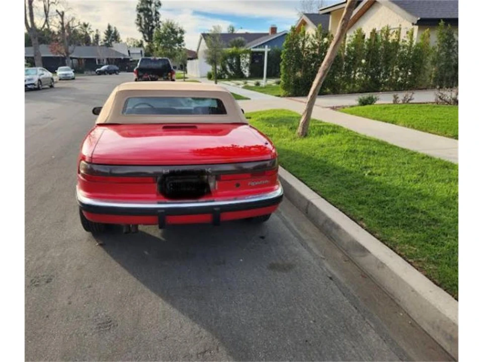 1991 Buick Reatta - Image 2 of 8