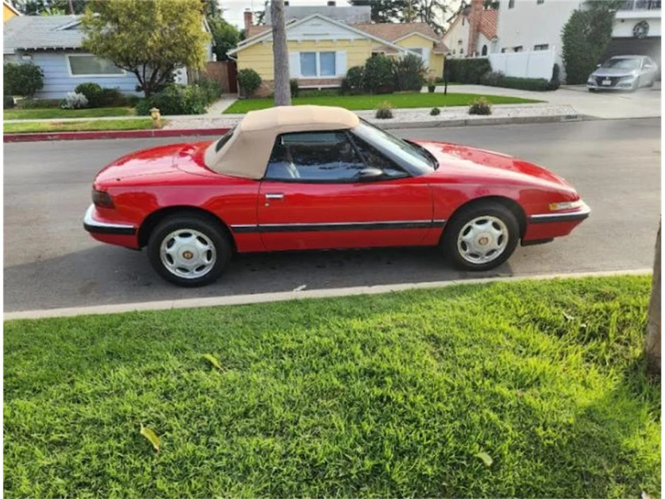 1991 Buick Reatta - Image 4 of 8