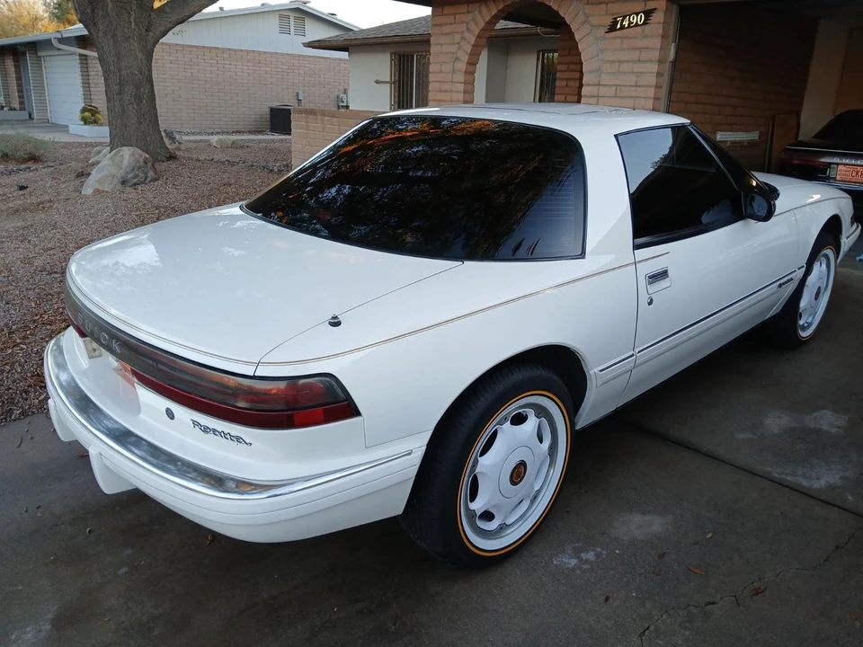 1991 Buick Reatta - Image 3 of 21