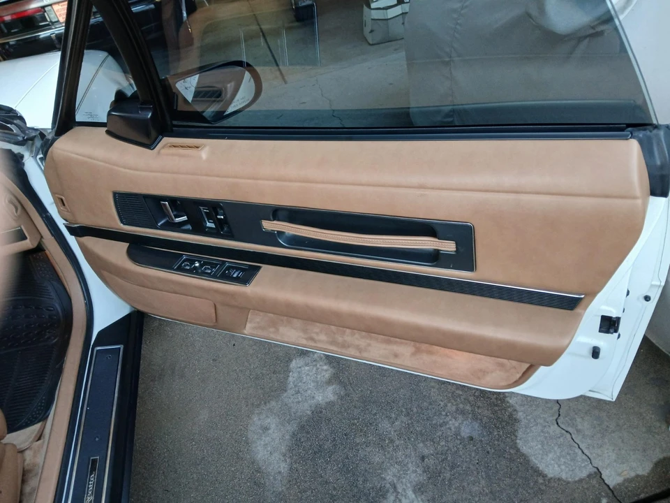 1991 Buick Reatta - Image 11 of 21