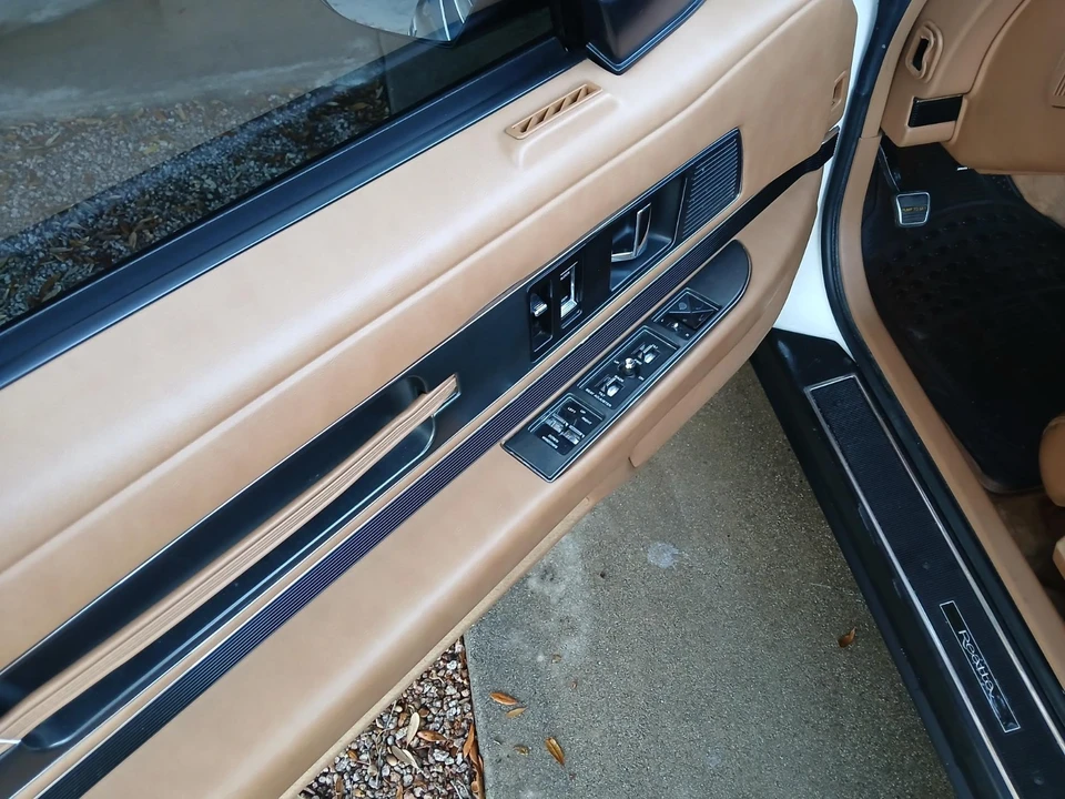 1991 Buick Reatta - Image 10 of 21
