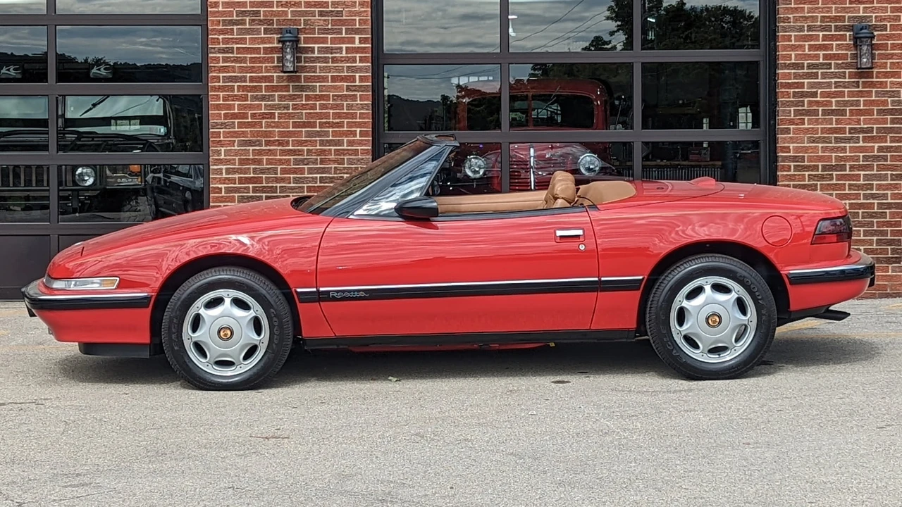 1991 Buick Reatta - Image 2 of 23