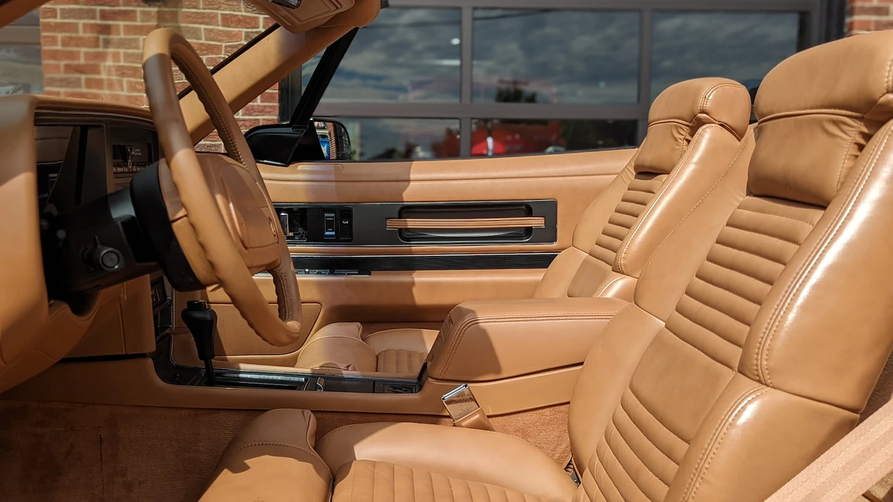 1991 Buick Reatta - Image 4 of 23