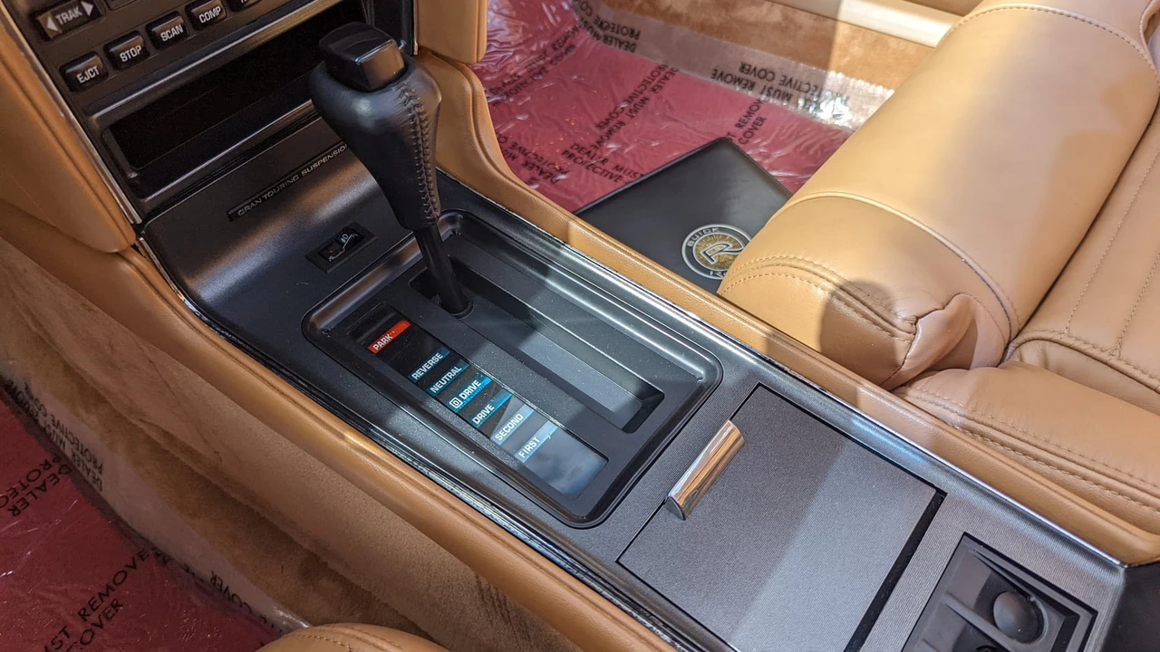 1991 Buick Reatta - Image 5 of 23