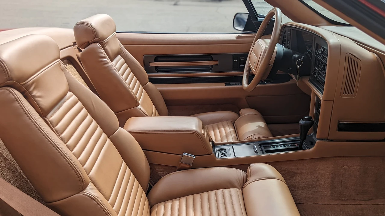 1991 Buick Reatta - Image 7 of 23
