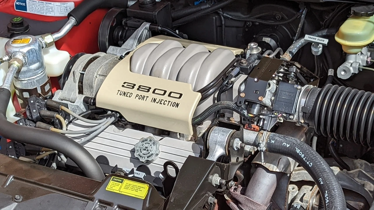 1991 Buick Reatta - Image 8 of 23