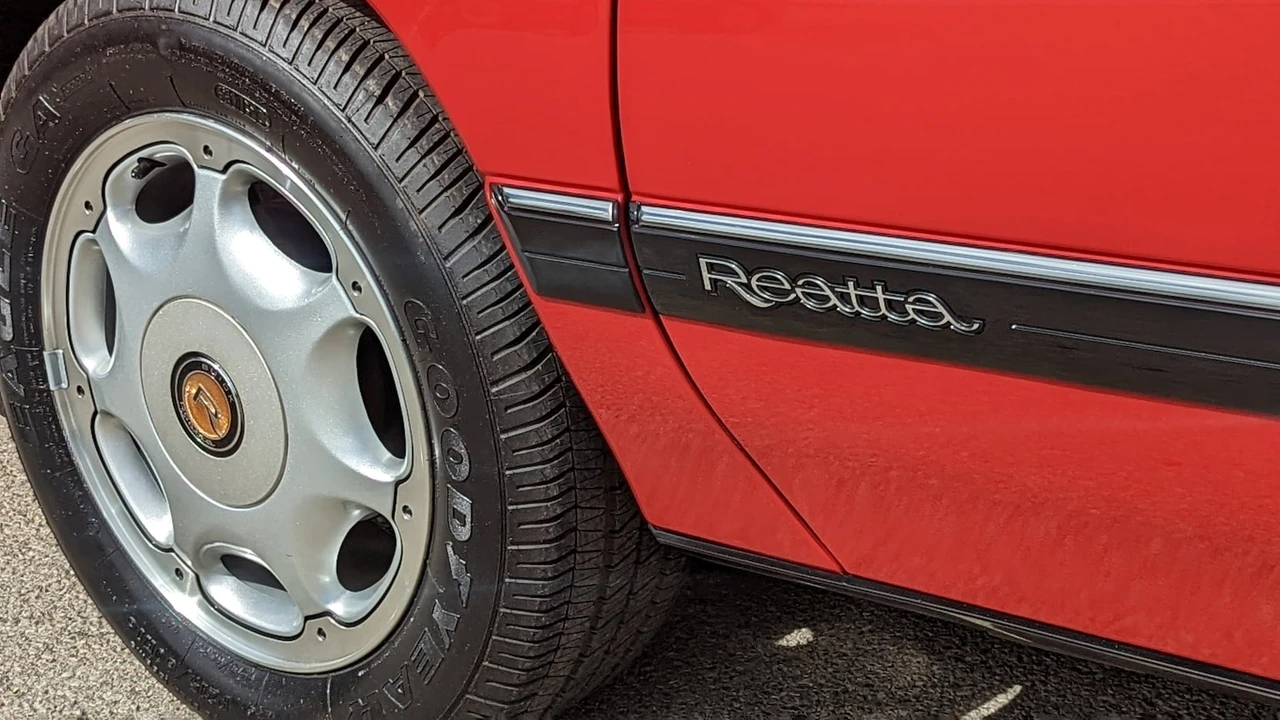 1991 Buick Reatta - Image 13 of 23