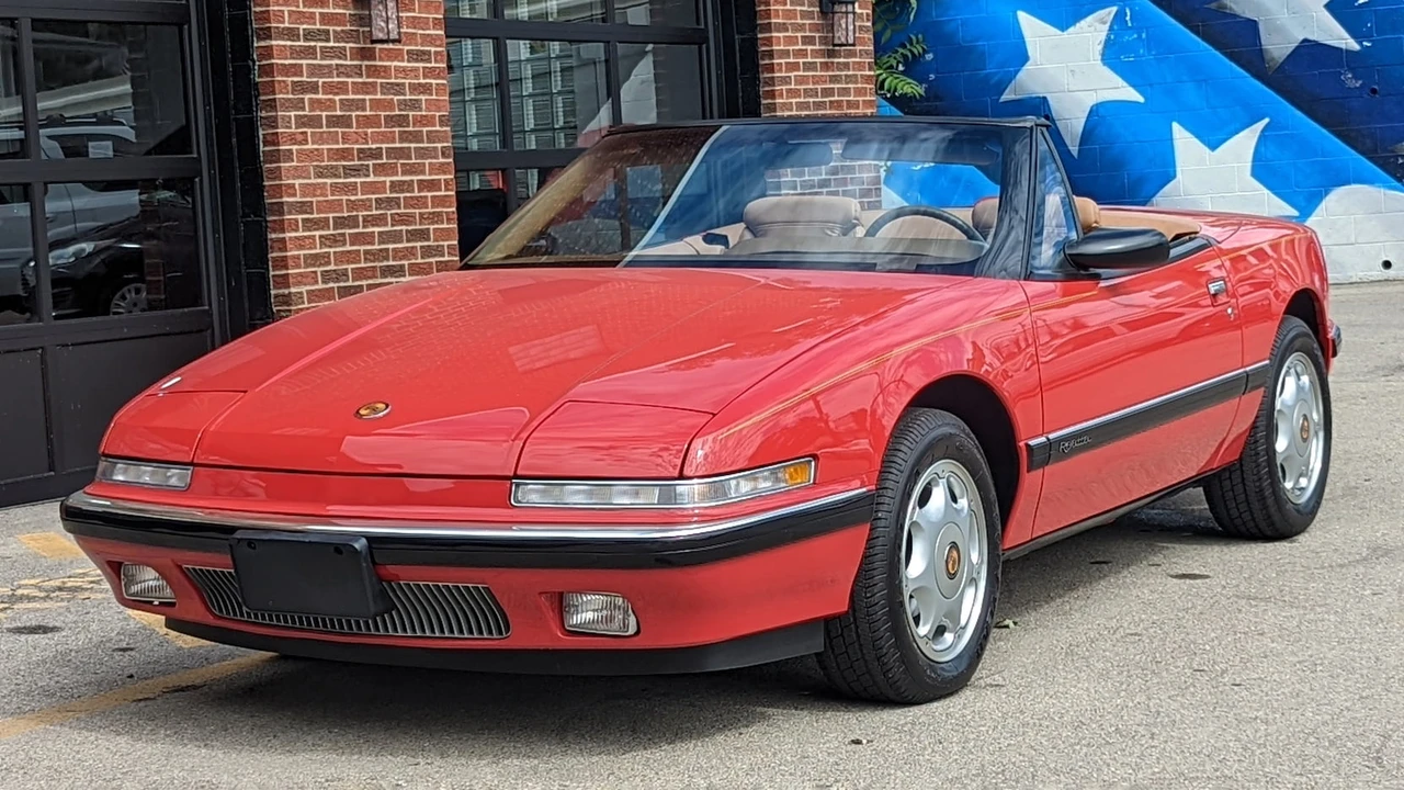 1991 Buick Reatta - Image 15 of 23
