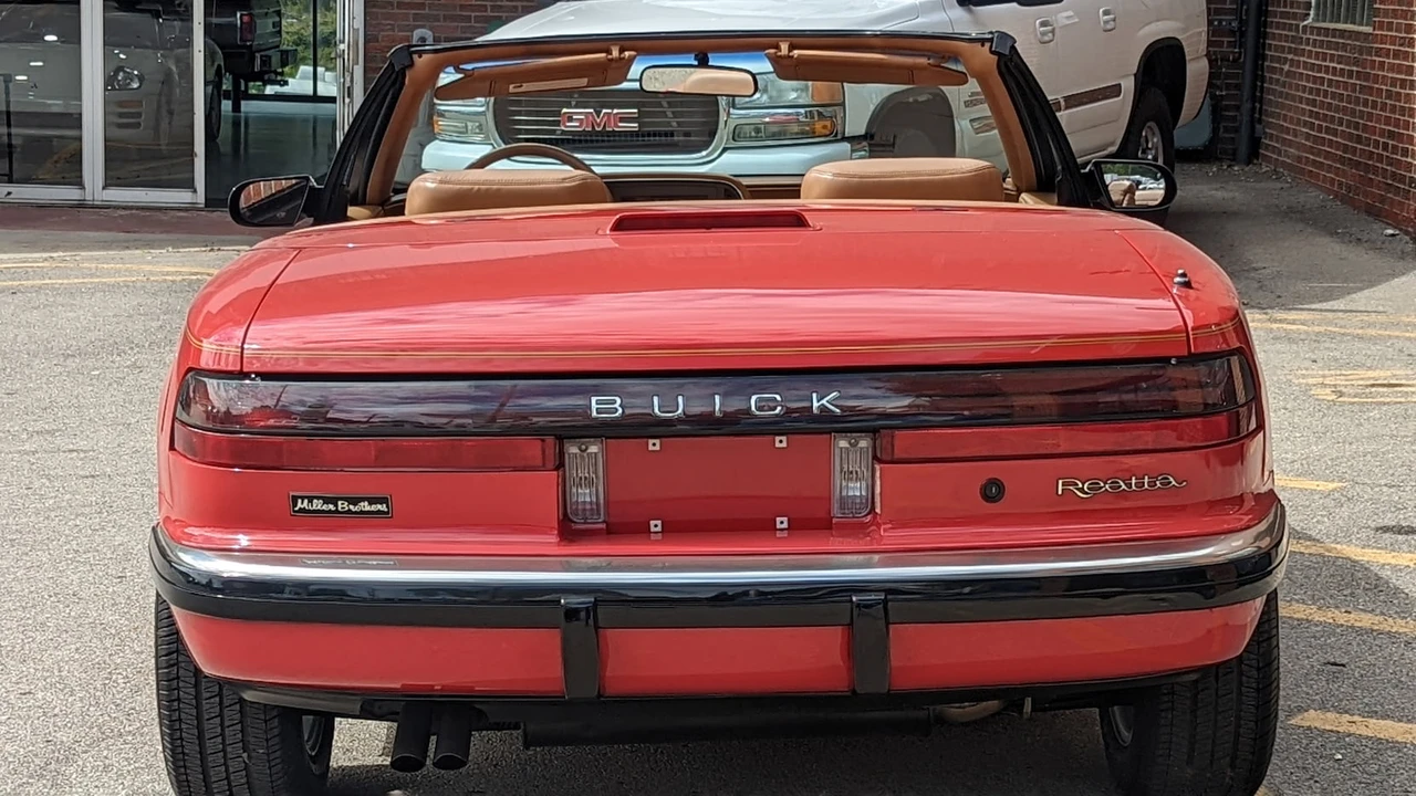1991 Buick Reatta - Image 16 of 23