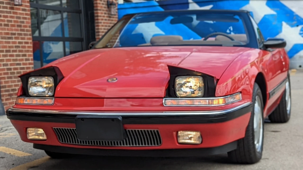 1991 Buick Reatta - Image 18 of 23