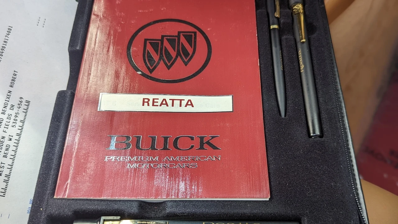 1991 Buick Reatta - Image 21 of 23