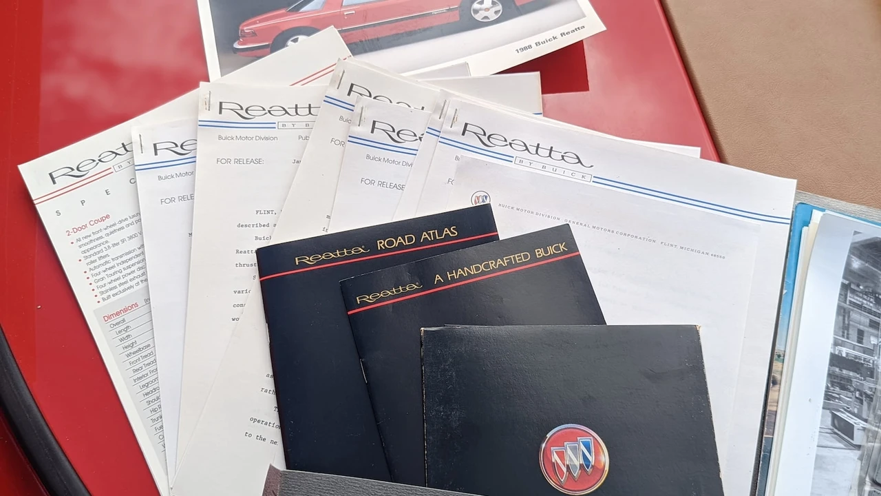 1991 Buick Reatta - Image 23 of 23