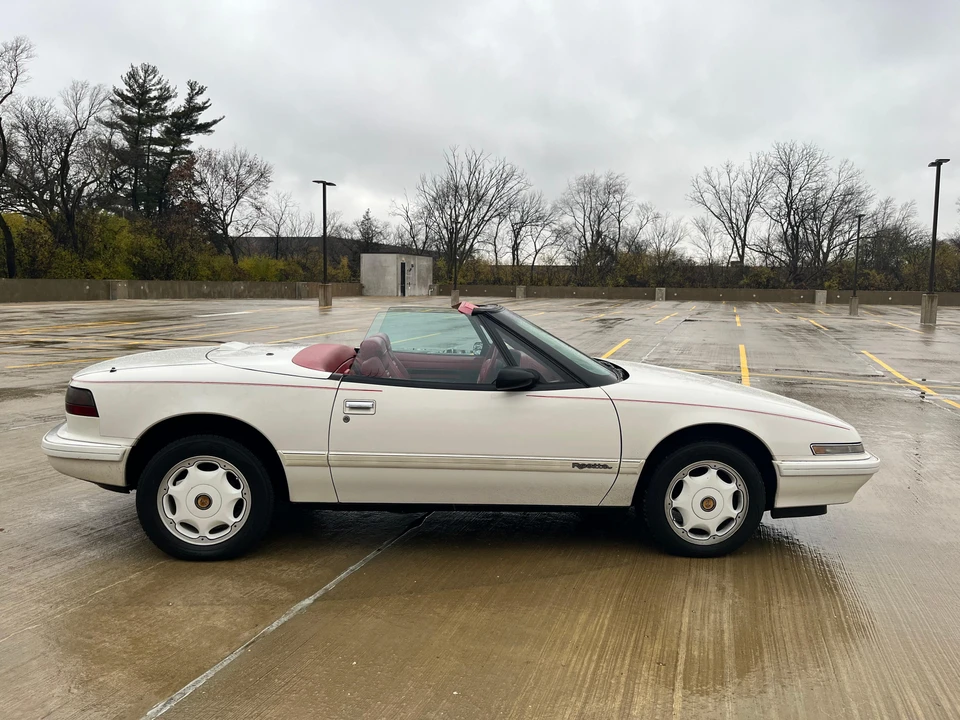 1991 Buick Reatta - Image 22 of 31
