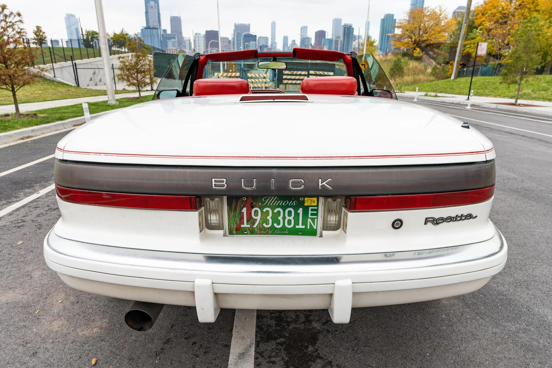 1991 Buick Reatta - Image 5 of 31