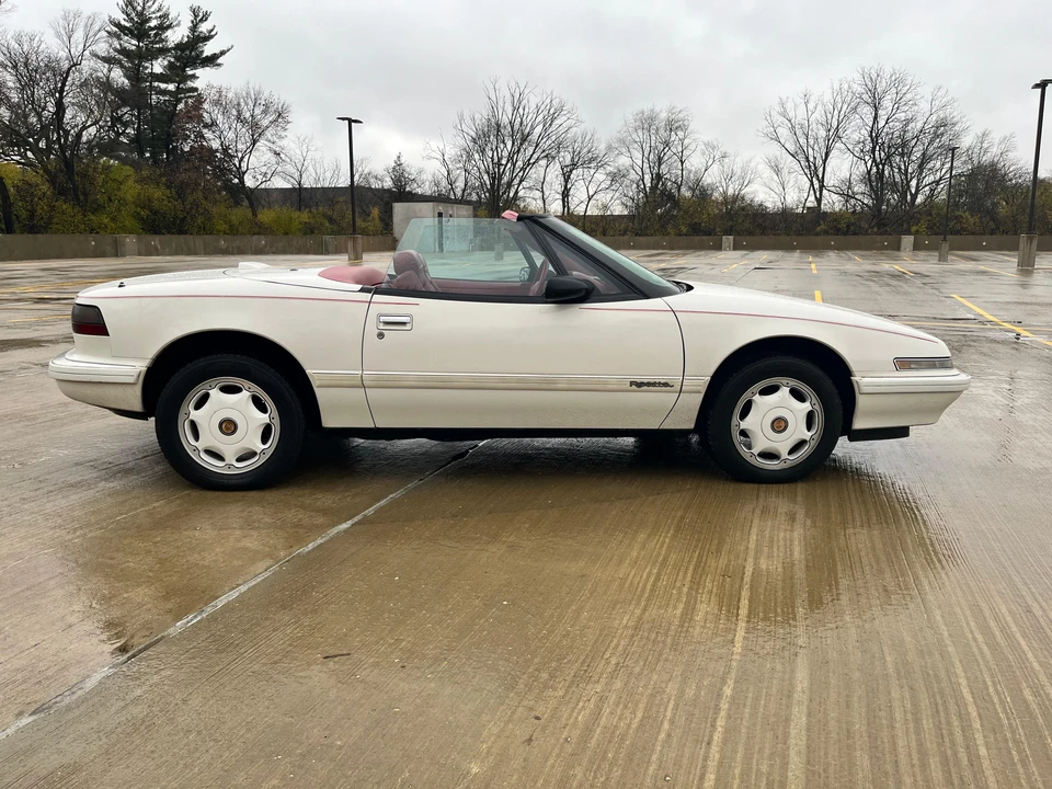 1991 Buick Reatta - Image 24 of 31