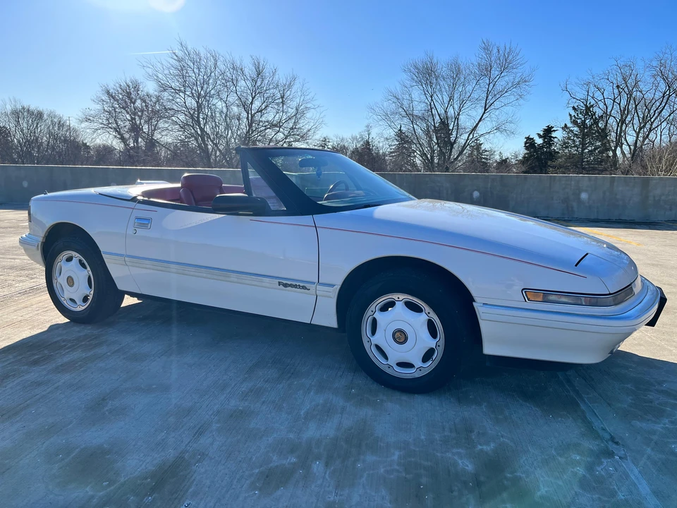 1991 Buick Reatta - Image 28 of 31
