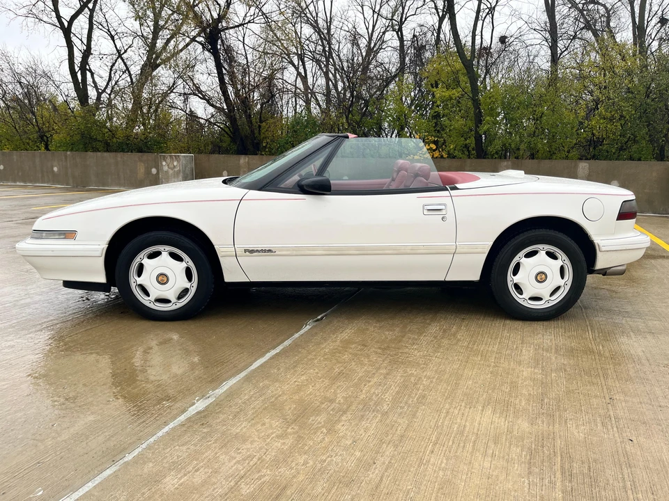 1991 Buick Reatta - Image 7 of 31
