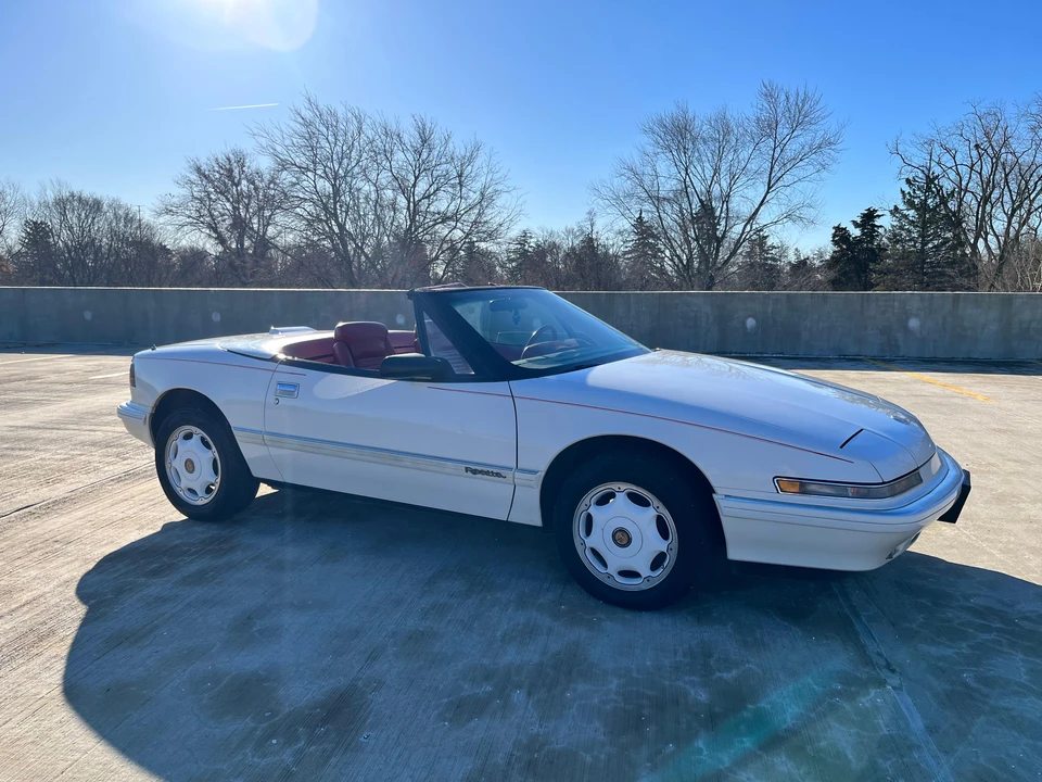1991 Buick Reatta - Image 30 of 31