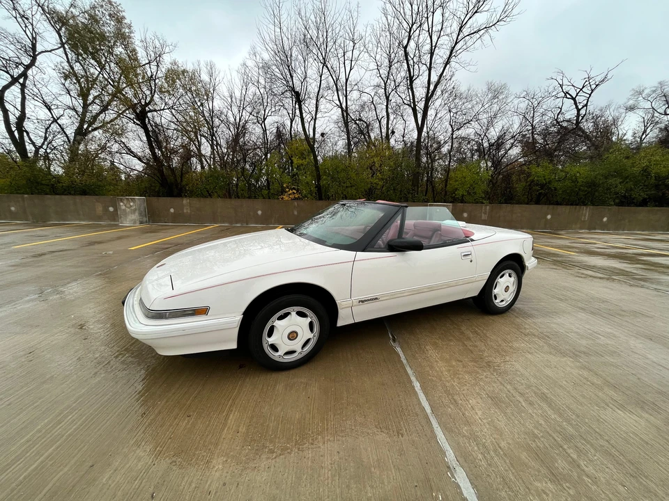 1991 Buick Reatta - Image 6 of 31