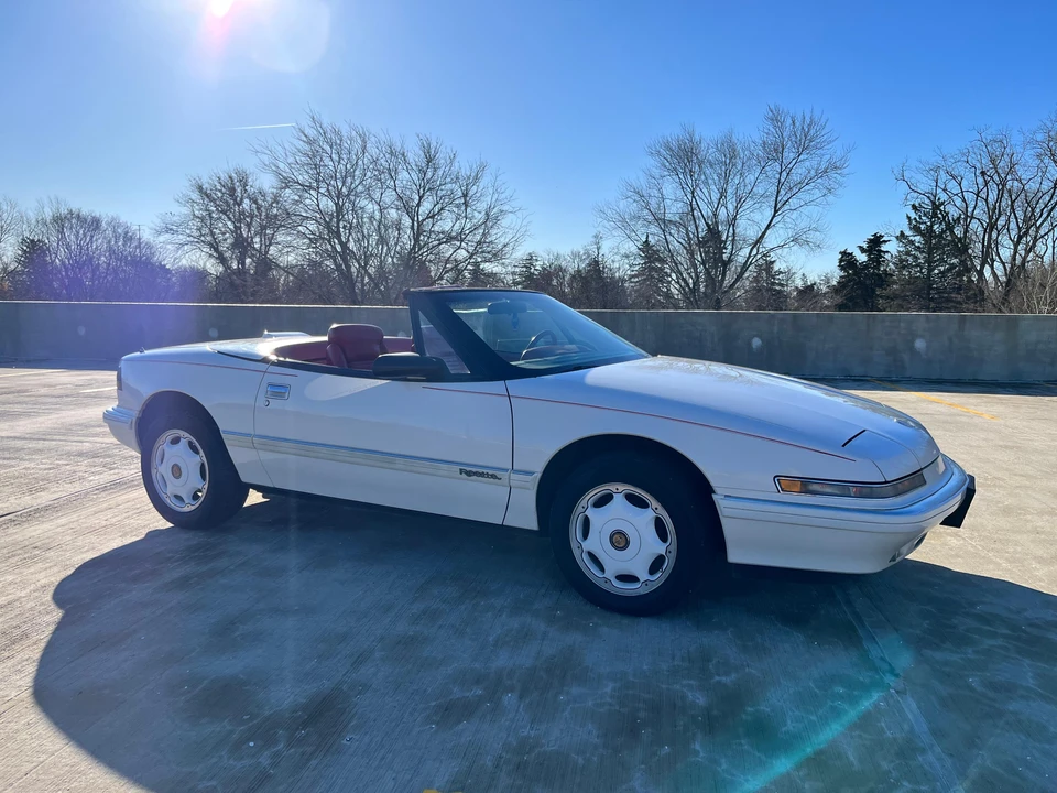 1991 Buick Reatta - Image 29 of 31