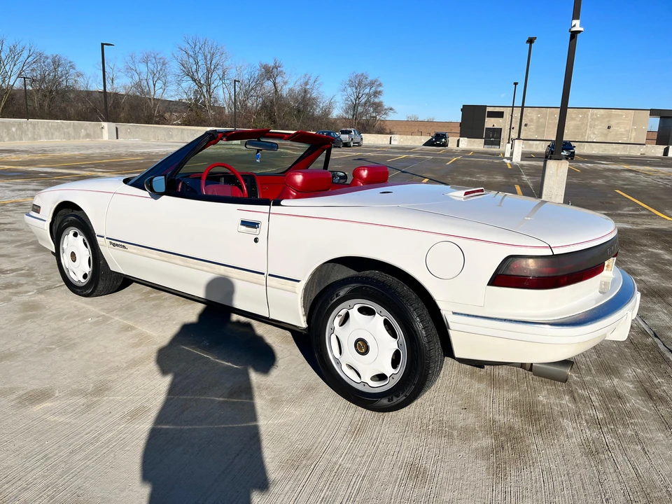 1991 Buick Reatta - Image 14 of 31