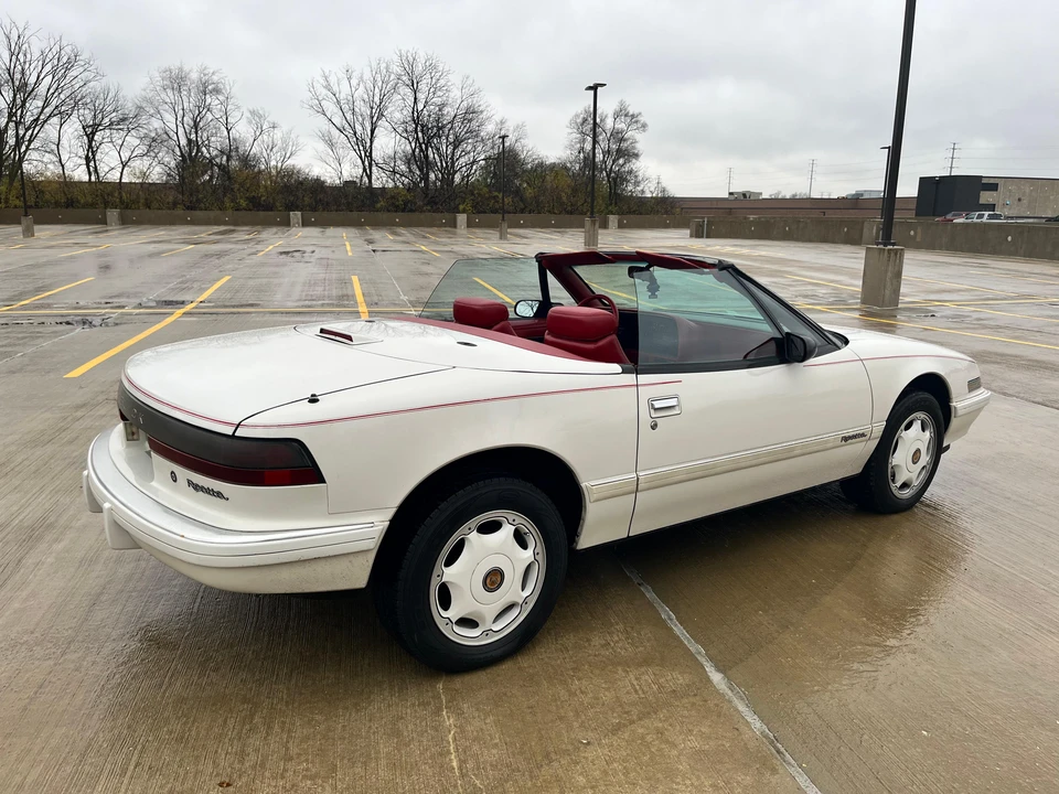 1991 Buick Reatta - Image 19 of 31