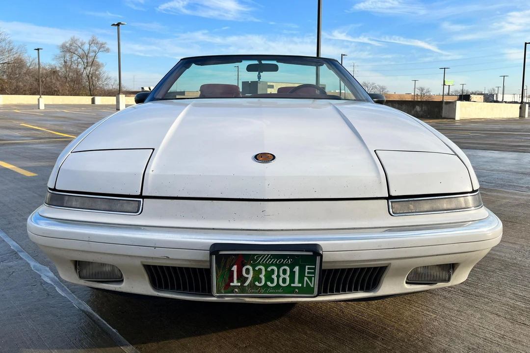 1991 Buick Reatta - Image 2 of 31