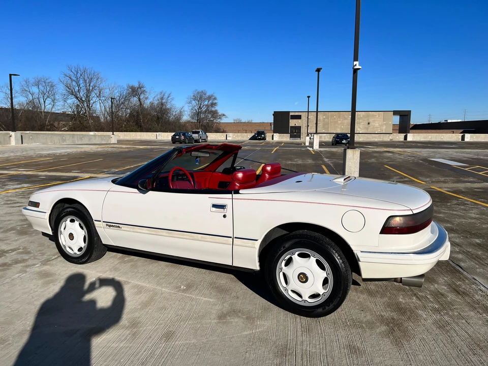 1991 Buick Reatta - Image 13 of 31
