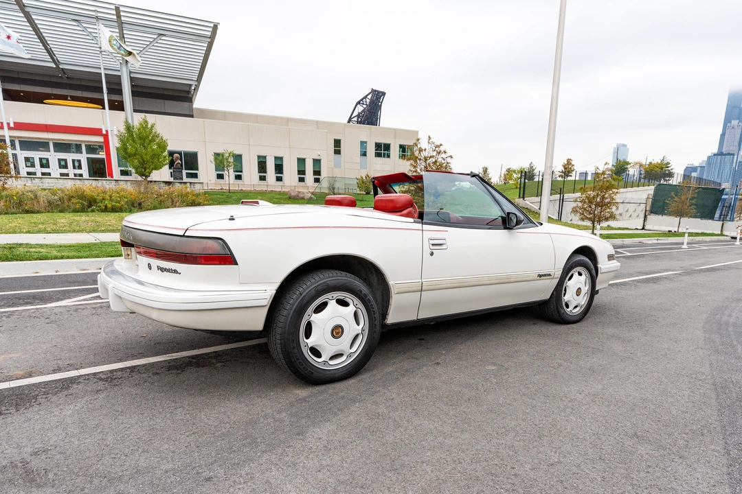 1991 Buick Reatta - Image 20 of 31