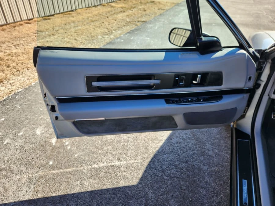 1991 Buick Reatta - Image 14 of 23