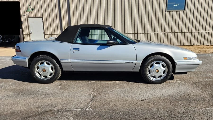 1991 Buick Reatta - Image 2 of 23